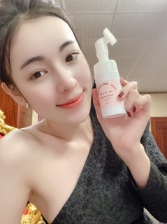 HM STORE WHITE SKIN CLEANSER