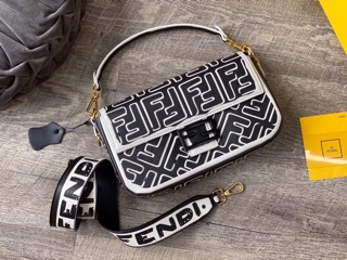 Túi Fendi Baguette Fullbox