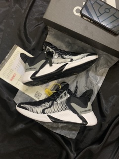 [video + ảnh tự chụp] Giầy thể thao alphabounce 2020 đen trắng