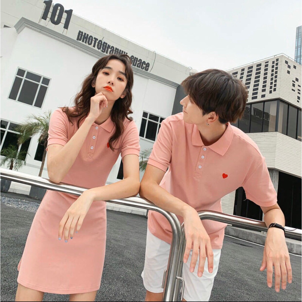 Đồ cặp nam nữ váy hồng in tim đỏ dễ thương phối cùng thun polo nam dễ thương
