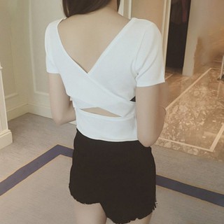 Áo thun màu trơn cổ tim cho nữ