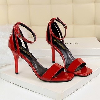 Sandal nữ gót nhọn 8cm cực chắc chân.