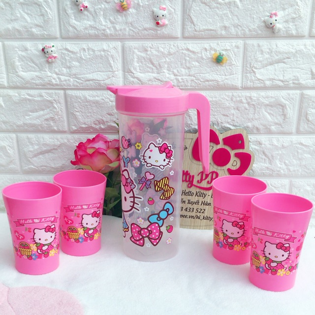 Bình nước tặng kèm 4 ly Hello Kitty