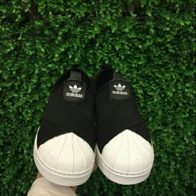 Giày lười adidas