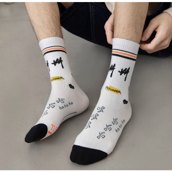 Vớ hoạ tiết cổ cao Nam Nữ phong cách thể thao, trẻ trung, năng động.