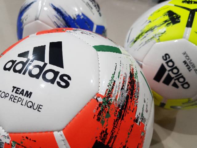 Giày Thể Thao Adidas Futsal Ball 2018