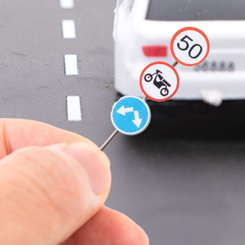 Bộ 6 Mô Hình Biển Báo Giao Thông Dùng Trang Trí Nhà Búp Bê