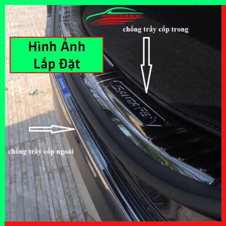Ốp chống trầy cốp Santafe 2019-2023 vân titan