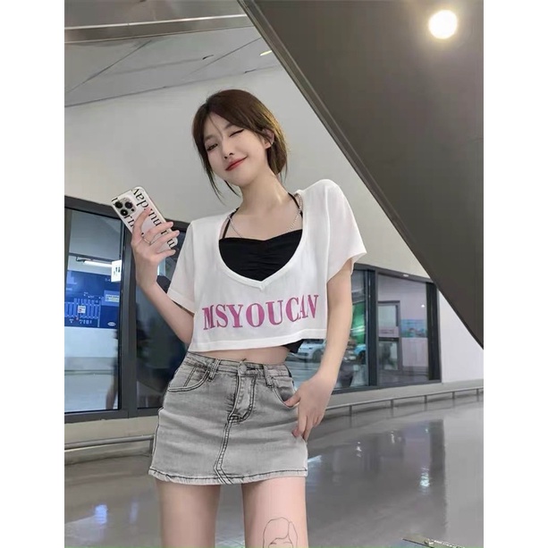 Set hai áo thun croptop kiểu nữ, áo ngoài cổ V ngắn tay in chữ phối xích kèm áo yếm trong choàng cổ - Mã: 739 TV-Fashion