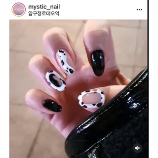 Nailbox Trắng đen mix bò sữa và vẽ nổi Hàn Quốc