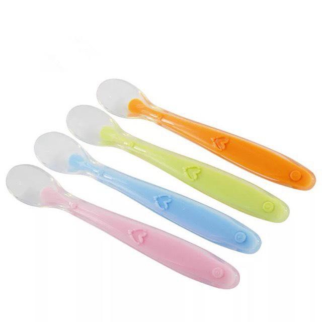 Muỗng thìa ăn dặm cho bé silicone dẻo an toàn tiện lợi nhiều màu THIA02