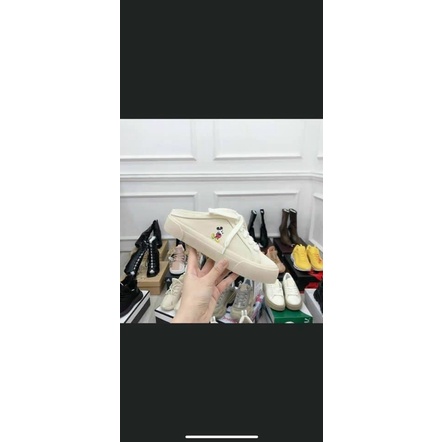 Sục thể thao nữ mic key