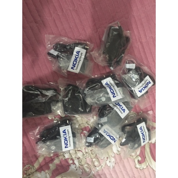 sạc Nokia dành cho 1110i ( kim chân to )
