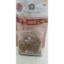 10kg THỨC ĂN HỮU CƠ NATURAL CORE CHO CHÓ THỊT VỊT chế biến từ các loại thịt tươi và các nguyên liệu được chứng nhận.