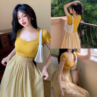 Set áo thun croptop vàng phối chân váy caro cao cấp