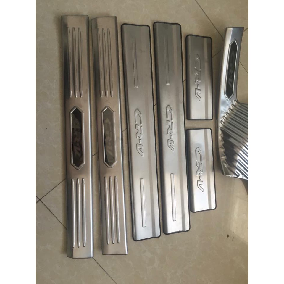 Ốp bậc cửa , bậc chân trong, ngoài xe Honda CRV 2018- 2019- 2020- 2021- 2022 mẫu inox