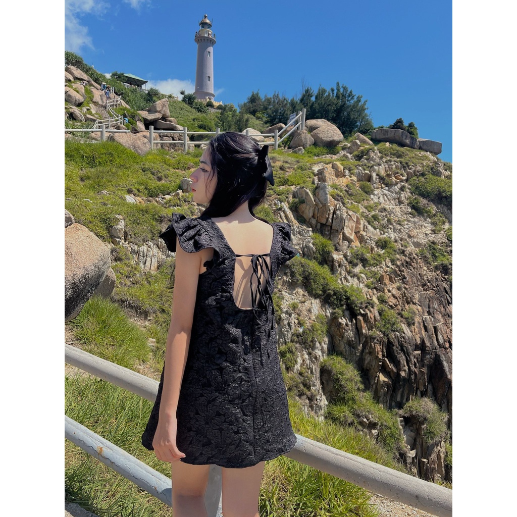 ĐẦM ĐEN HỞ LƯNG TAY BƯỚM XINH XẮN - NILOSS DRESS