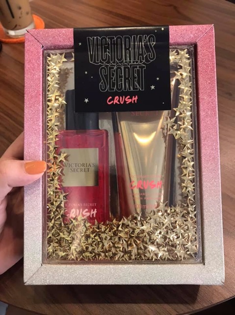 Lotion dưỡng da và nước xịt thơm Victoria Secret hàng chính hãng US. Hương thơm quyến rũ thiết kế tinh tế.Giá 250k/tuýp | BigBuy360 - bigbuy360.vn