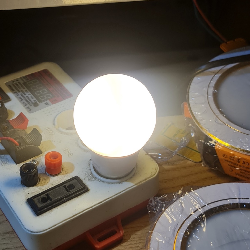 Đèn led búp trụ kín chống nước 3w ánh sáng vàng , tiết kiệm điện năng , đui xoáy E27