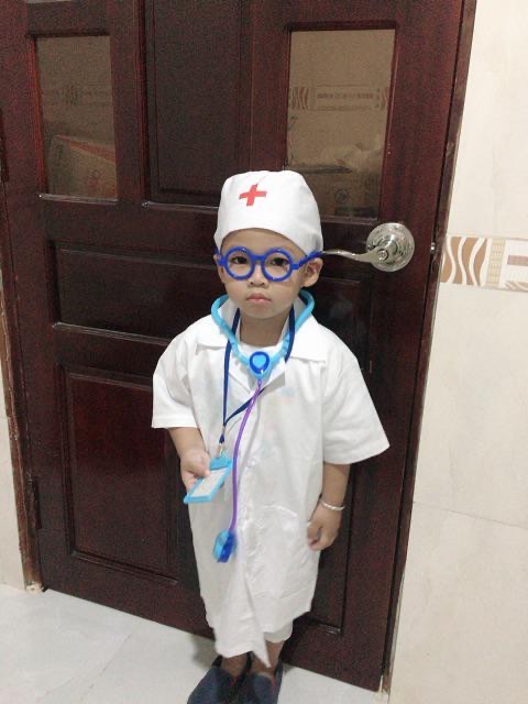 Áo Bác Sĩ Cho Bé Tập Làm Bác Sĩ  Màu trắng Và Màu Hồng