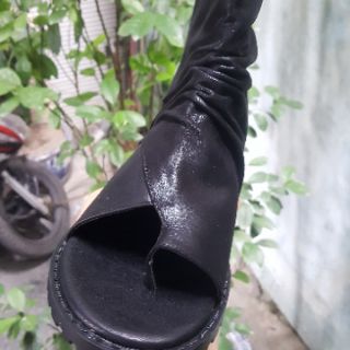 Boot xỏ ngón