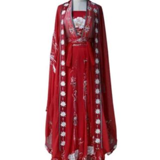 Hán phục đỏ sẵn