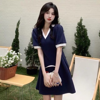 Đầm cổ V trắng xanh coban
