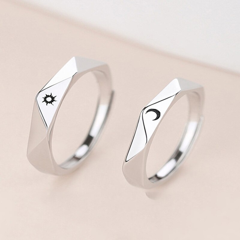 Set 2 Nhẫn Cặp Đôi Hình Mặt Trăng / Mặt Trời / Trái Tim Bằng Hợp Kim Mỏng Có Thể Điều Chỉnh Kích Thước