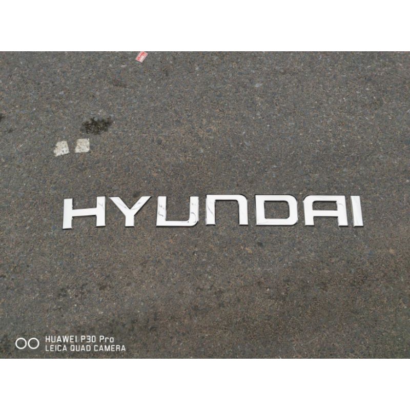 Chữ HUYNDAI INOX cao 14 cm, chữ inox trang trí xe.
