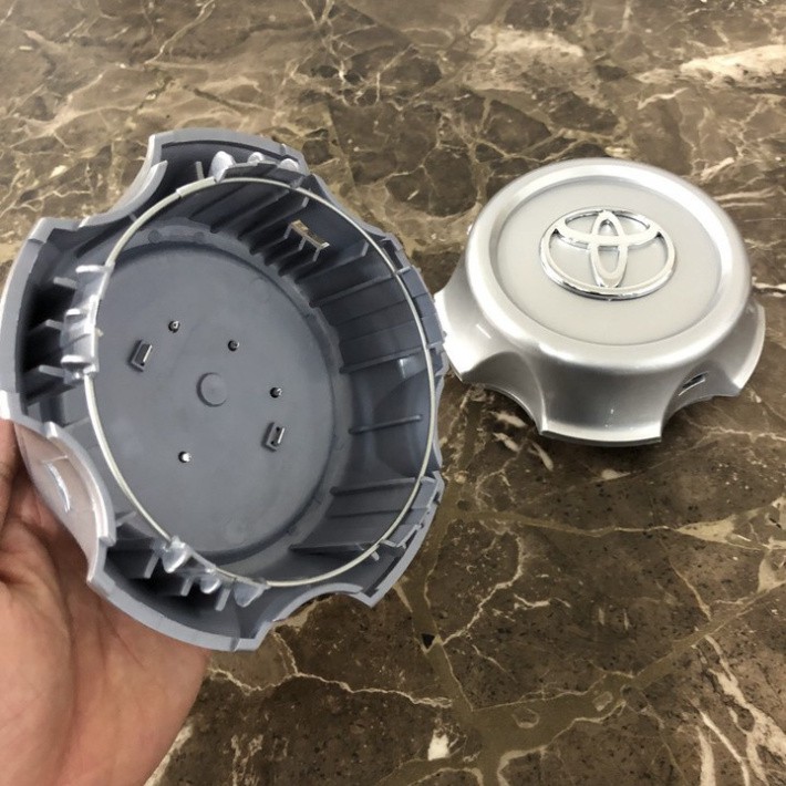 Sản Phẩm Logo chụp mâm, ốp lazang bánh sau xe ô tô TY-031 Toyota Land Cruiser 1998-2002 .