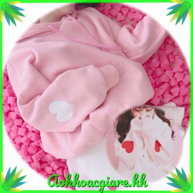 Áo khoác hoodie trái tim trên tay-a44