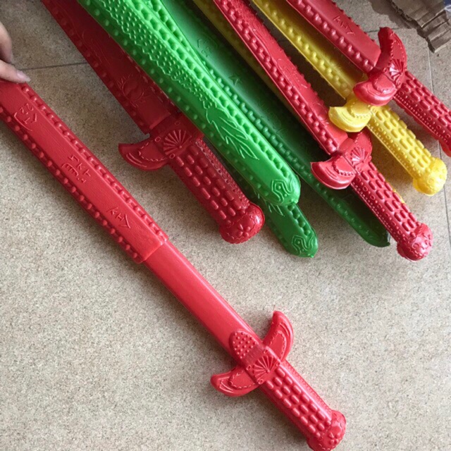 Sỉ 10 cái kiếm nhựa đồ chơi có vỏ nhiều màu