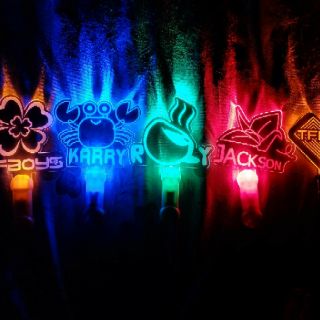 Đèn cầm tay TFBOYS