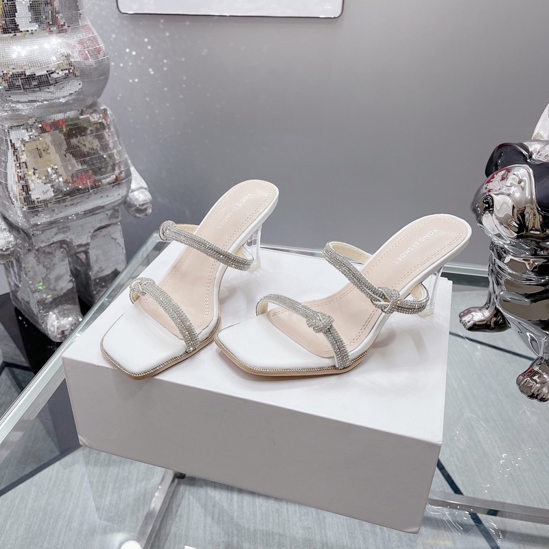 Sandal  đá gót trong