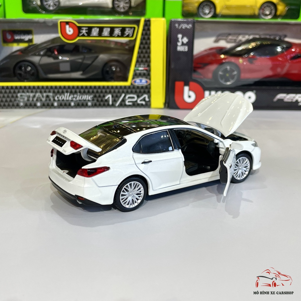 Mô hình xe ô tô Toyota Camry 2.5 2019 tỉ lệ 1:32 màu trắng
