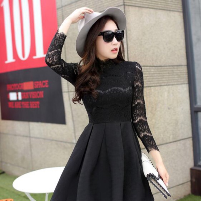 Đầm xòe ren tiểu thư dễ thương, xinh xắn và gợi cảm là những gì mà chiếc đầm mang đến cho các nàng.