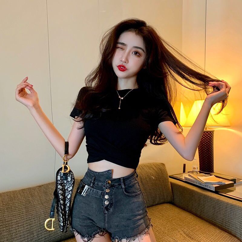 Á𝐨 𝐂𝐫𝐨𝐩𝐭𝐨𝐩 𝐍ữ 𝐓𝐚𝐲 𝐍𝐠ắ𝐧 Xoắn bụng cổ tròn dáng ôm body xoắn bụng cách điệu phong các Hàn Quốc - ZADOLA FASHION