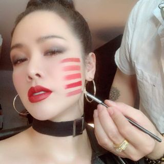 Son LAURA SUNSHINE NHẬT KIM ANH