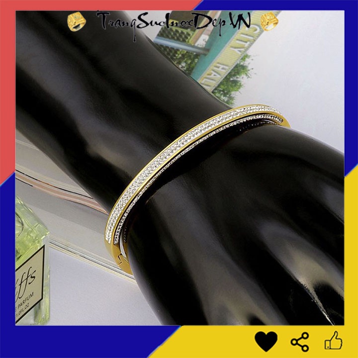 Vòng tay nữ titan cao cấp màu vàng nữa hàng đá sáng đẹp, mạ kĩ 4 lớp bền màu đem lại vẻ đẹp quyến rũ cho đôi tay của bạn