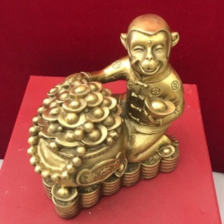 Tượng khỉ ôm hũ vàng tài lộc bằng đồng cao 16cm