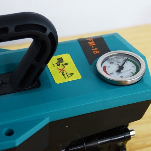 Máy rửa xe áp lực cao Fumak, công suất 1900W, tiện lợi dành cho cả xe máy và ô tô - Bảo hành 12 tháng