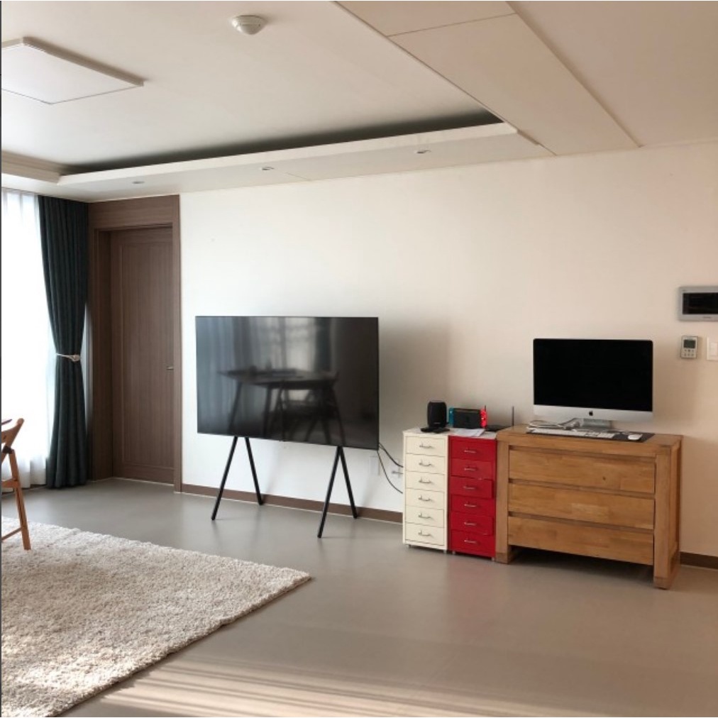 Chân đỡ TV Hàn Quốc 4 chân sắt đen