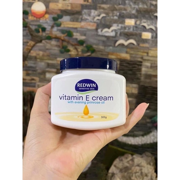 Kem Dưỡng Ẩm Vitamin E Redwin Mềm Mịn Da 300g
