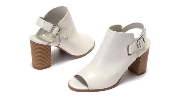 Sandal Daphne sale up 90%