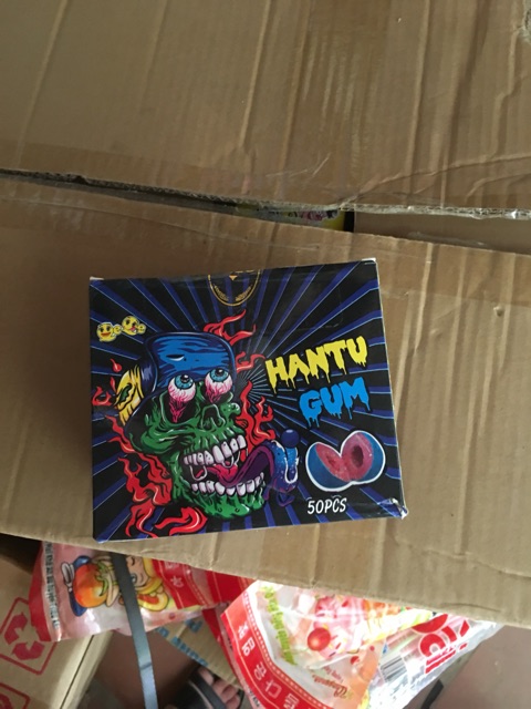 Kẹo cao su nhân hình mặt quỷ