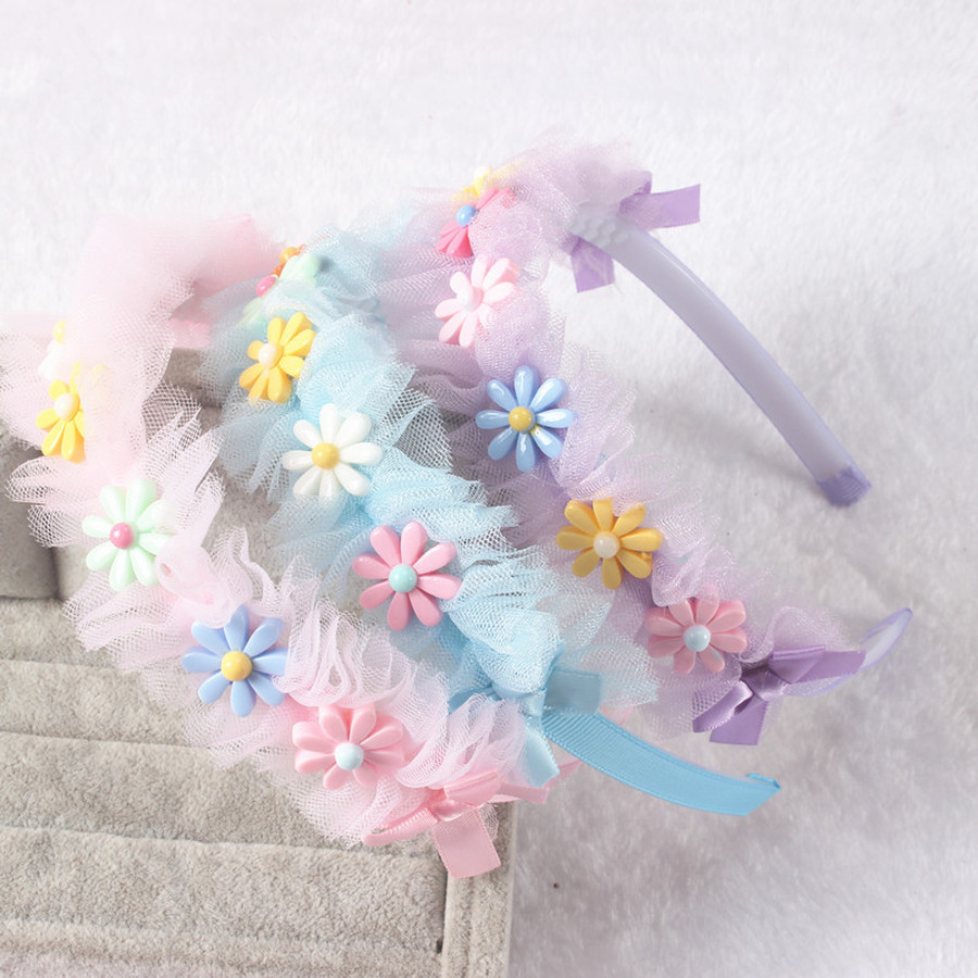 Cài tóc đính hoa xinh xắn cho bé gái