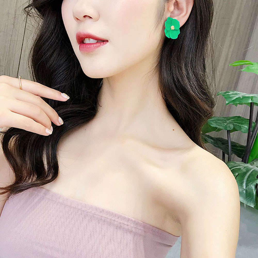 Khuyên tai hoa dễ thương cho nữ