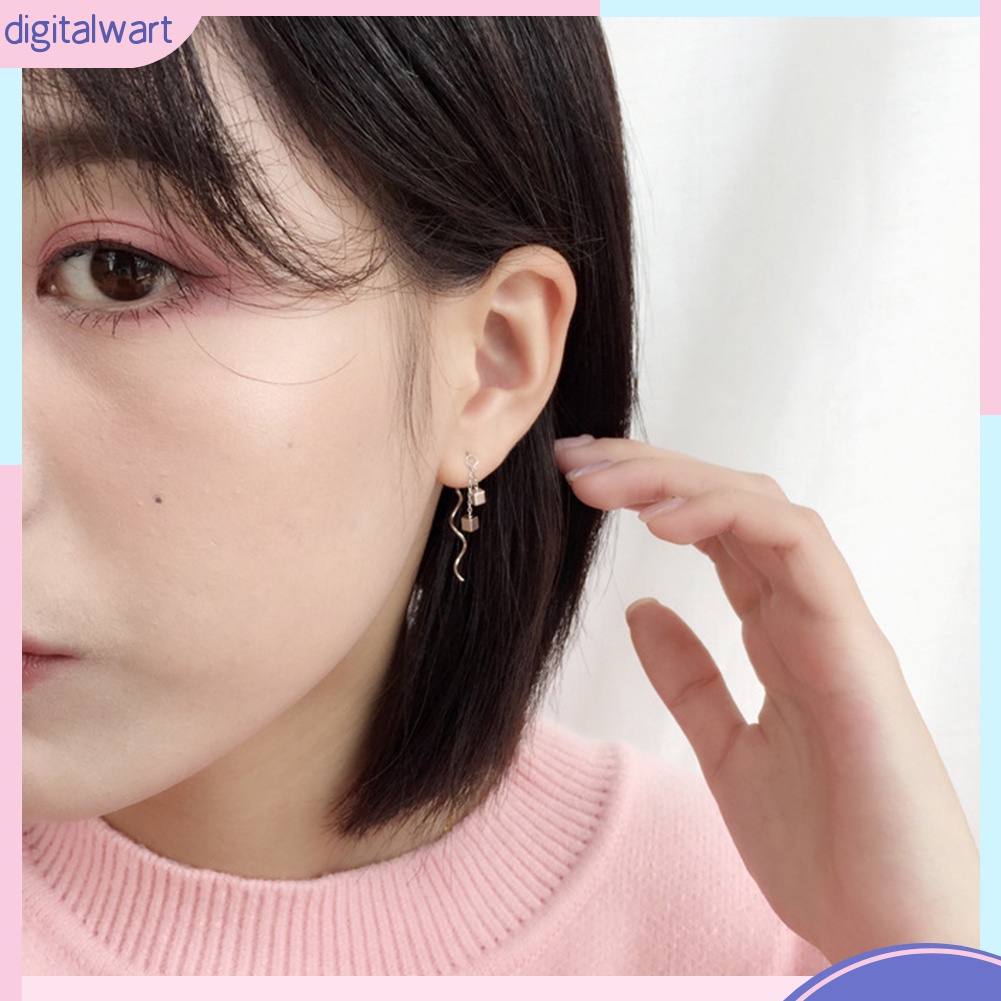 Khuyên tai dáng dài tua rua thời trang dành cho bạn nữ