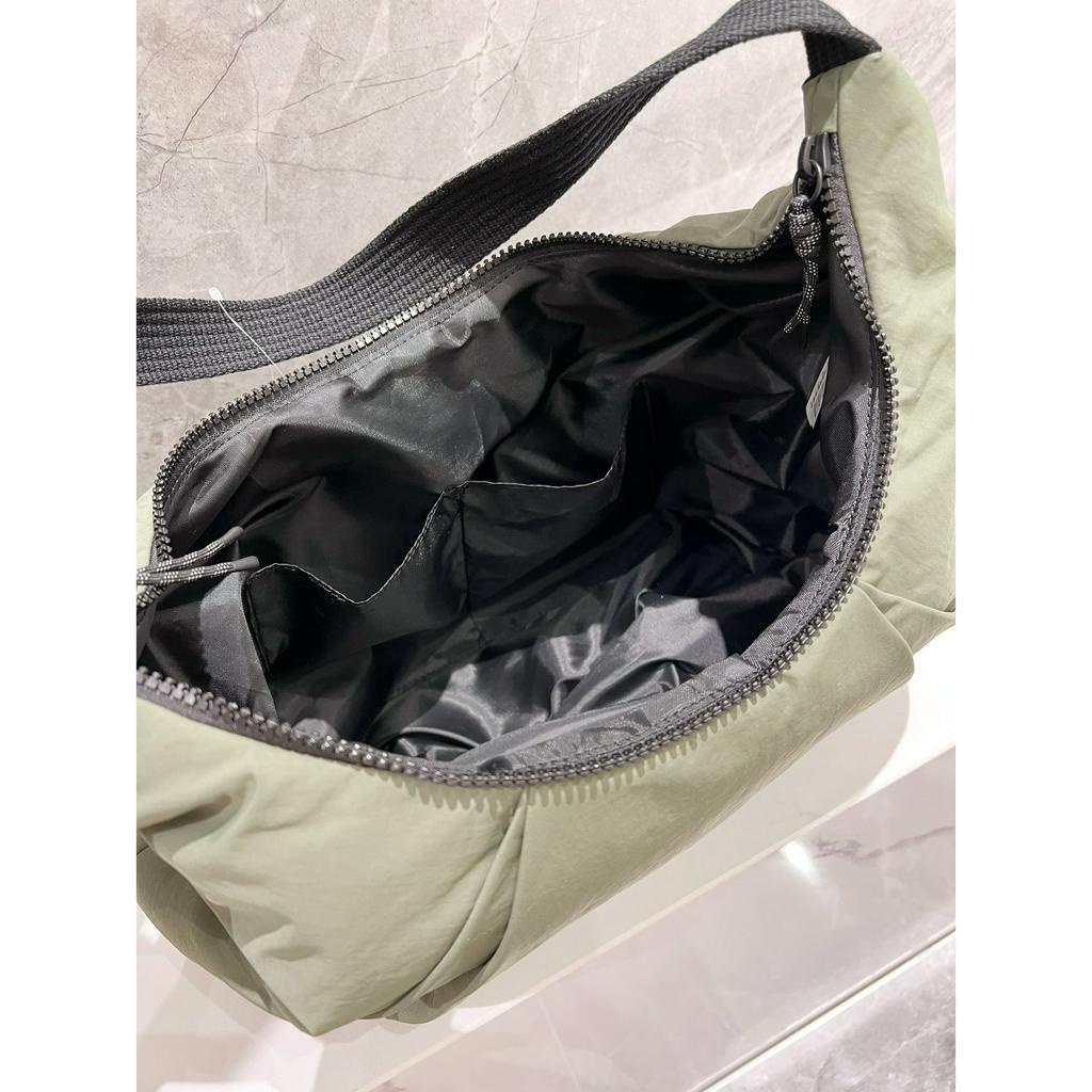 Túi Đeo Vai Xếp Ly Lululemon 10L 2 Màu Lựa Chọn