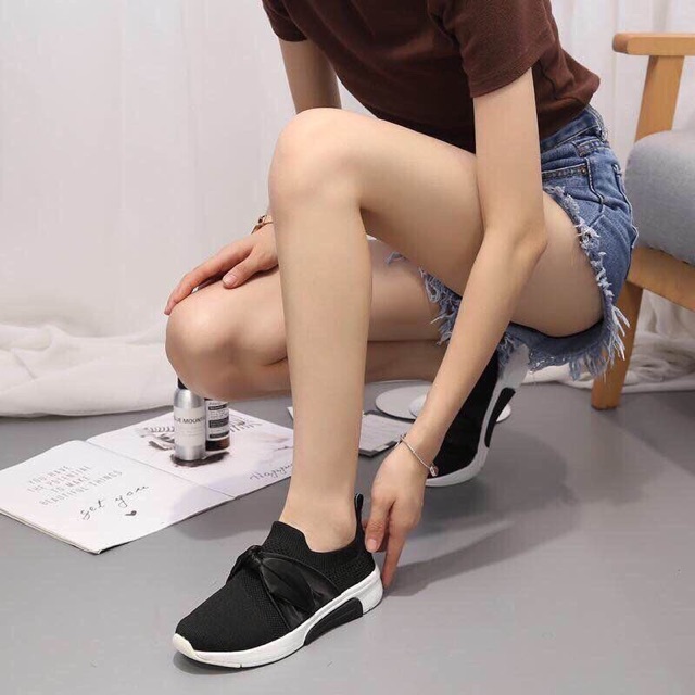 Giày thể thao nơ